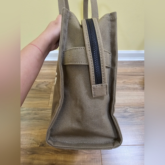 🎉HOST PICK🎉 Marc Jacobs The Canvas Large Tote - Picture 5 of 17